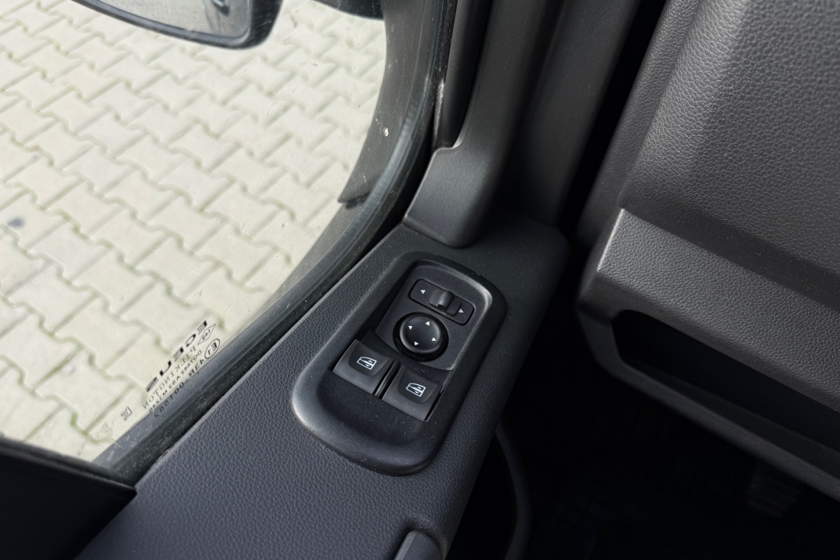 Ponuka vozidiel / Renault Master 2.3 L4H3 - video