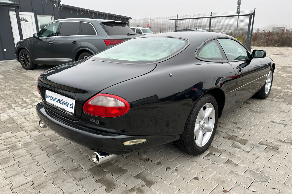 Ponuka vozidiel / Jaguar XK XK8 4.0 Coupé - video
