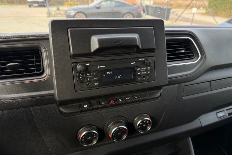  Ponuka vozidiel / Renault Master 2.3 L4H3 - video