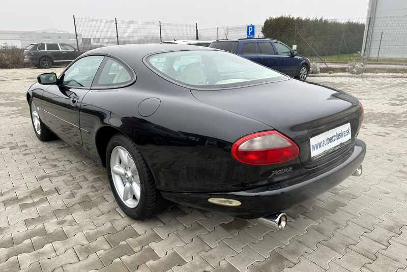  Ponuka vozidiel / Jaguar XK XK8 4.0 Coupé - video