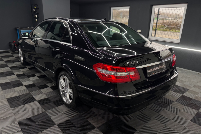  Ponuka vozidiel / Mercedes-Benz E trieda Sedan 220 CDI Blue Avantgarde 7G - video