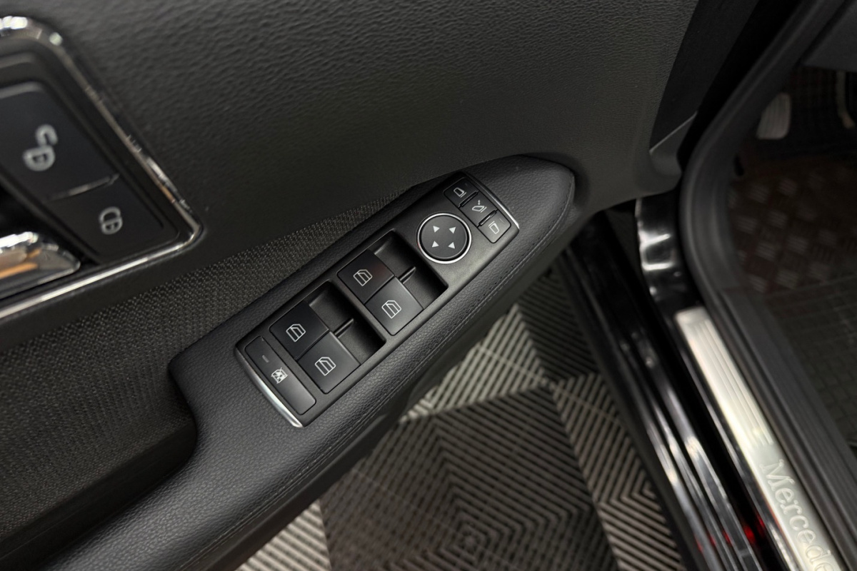 Ponuka vozidiel / Mercedes-Benz E trieda Sedan 220 CDI Blue Avantgarde 7G - video