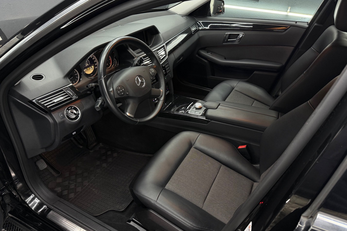 Ponuka vozidiel / Mercedes-Benz E trieda Sedan 220 CDI Blue Avantgarde 7G - video