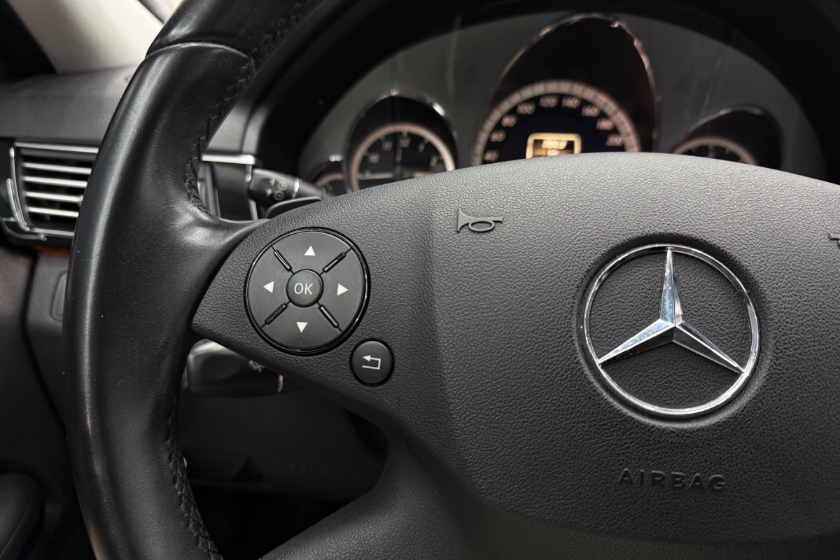 Ponuka vozidiel / Mercedes-Benz E trieda Sedan 220 CDI Blue Avantgarde 7G - video