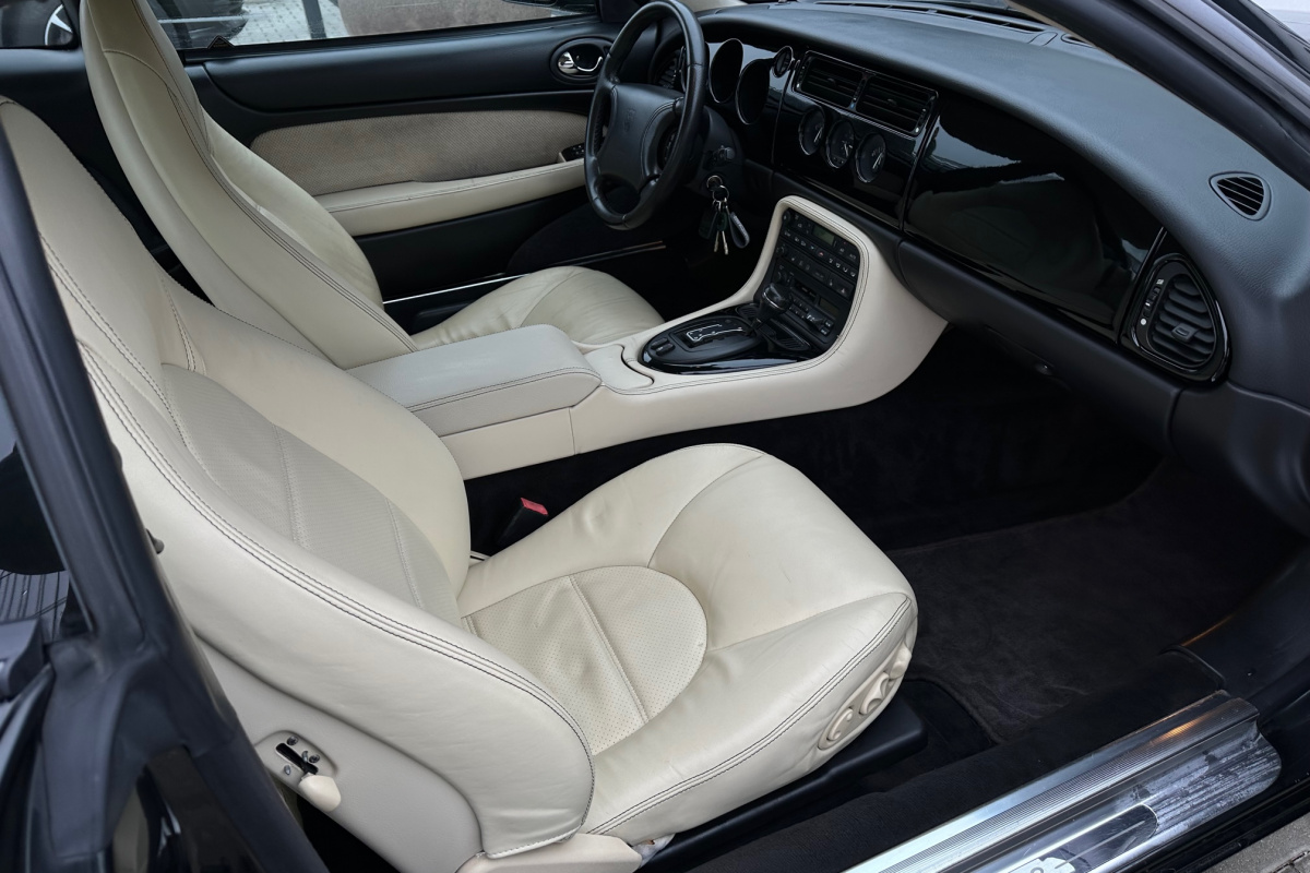 Ponuka vozidiel / Jaguar XK XK8 4.0 Coupé - video Ponuka vozidiel / Jaguar XK XK8 4.0 Coupé - video