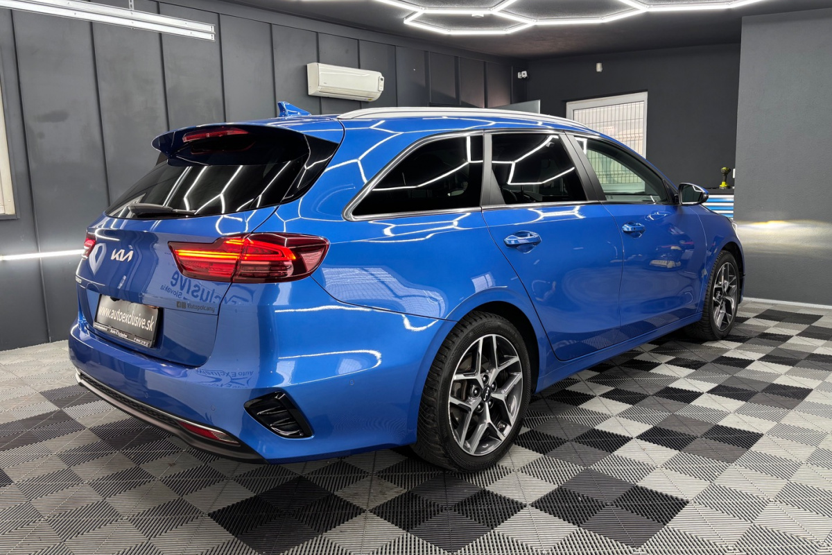 Ponuka vozidiel / Kia Ceed SW 1.6 CRDi MHEV Platinum A/T - video