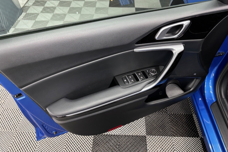 Ponuka vozidiel / Kia Ceed SW 1.6 CRDi MHEV Platinum A/T - video Ponuka vozidiel / Kia Ceed SW 1.6 CRDi MHEV Platinum A/T - video