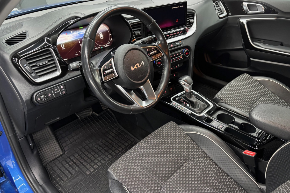 Ponuka vozidiel / Kia Ceed SW 1.6 CRDi MHEV Platinum A/T - video