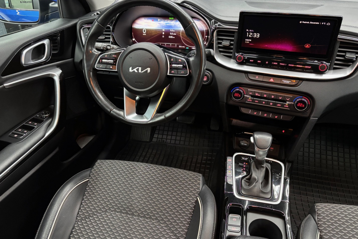 Ponuka vozidiel / Kia Ceed SW 1.6 CRDi MHEV Platinum A/T - video