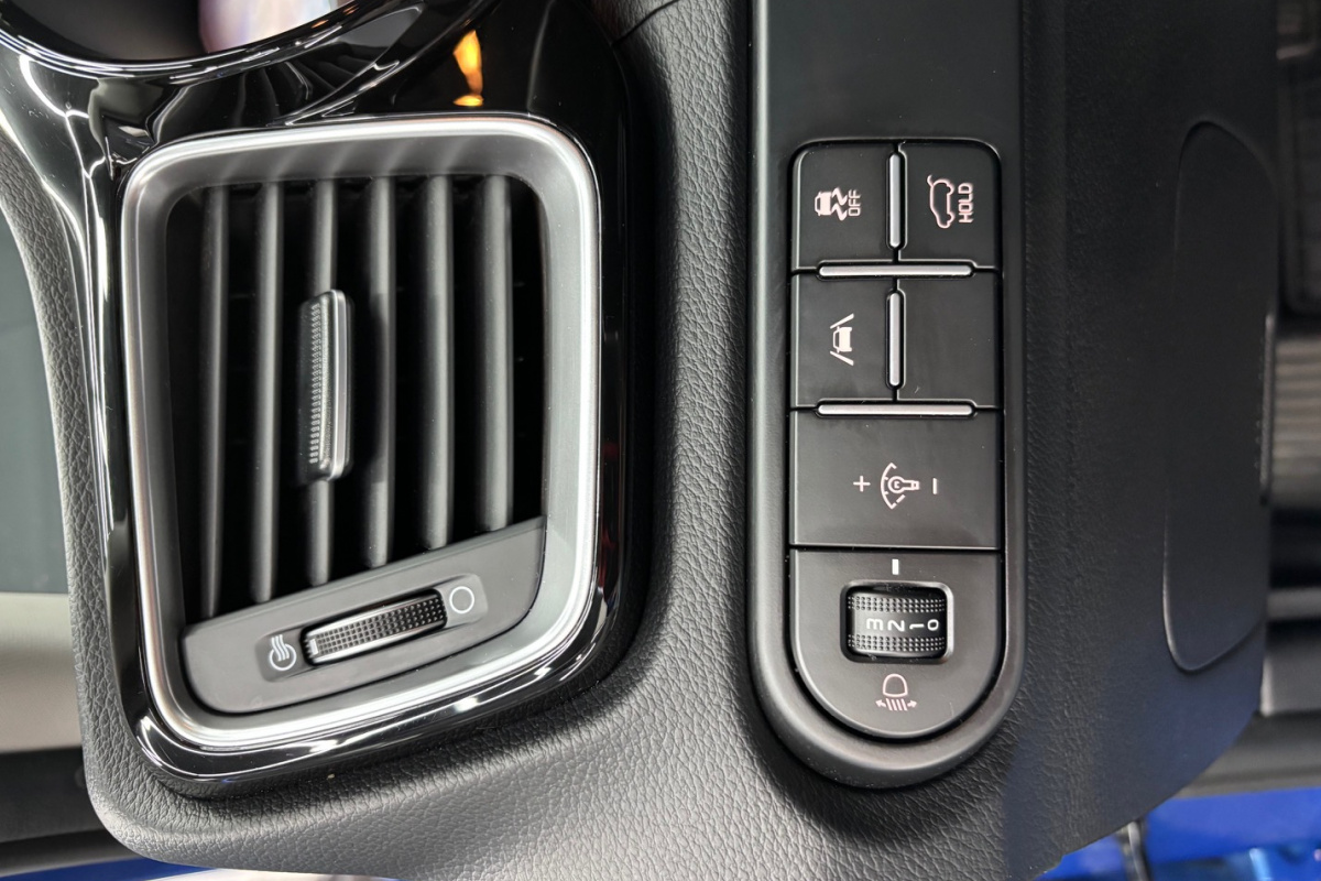 Ponuka vozidiel / Kia Ceed SW 1.6 CRDi MHEV Platinum A/T - video