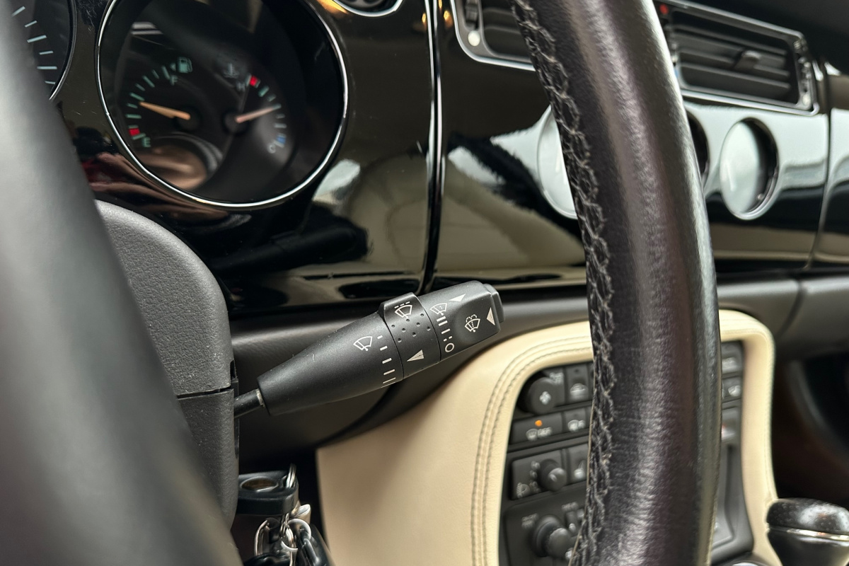 Ponuka vozidiel / Jaguar XK XK8 4.0 Coupé - video Ponuka vozidiel / Jaguar XK XK8 4.0 Coupé - video