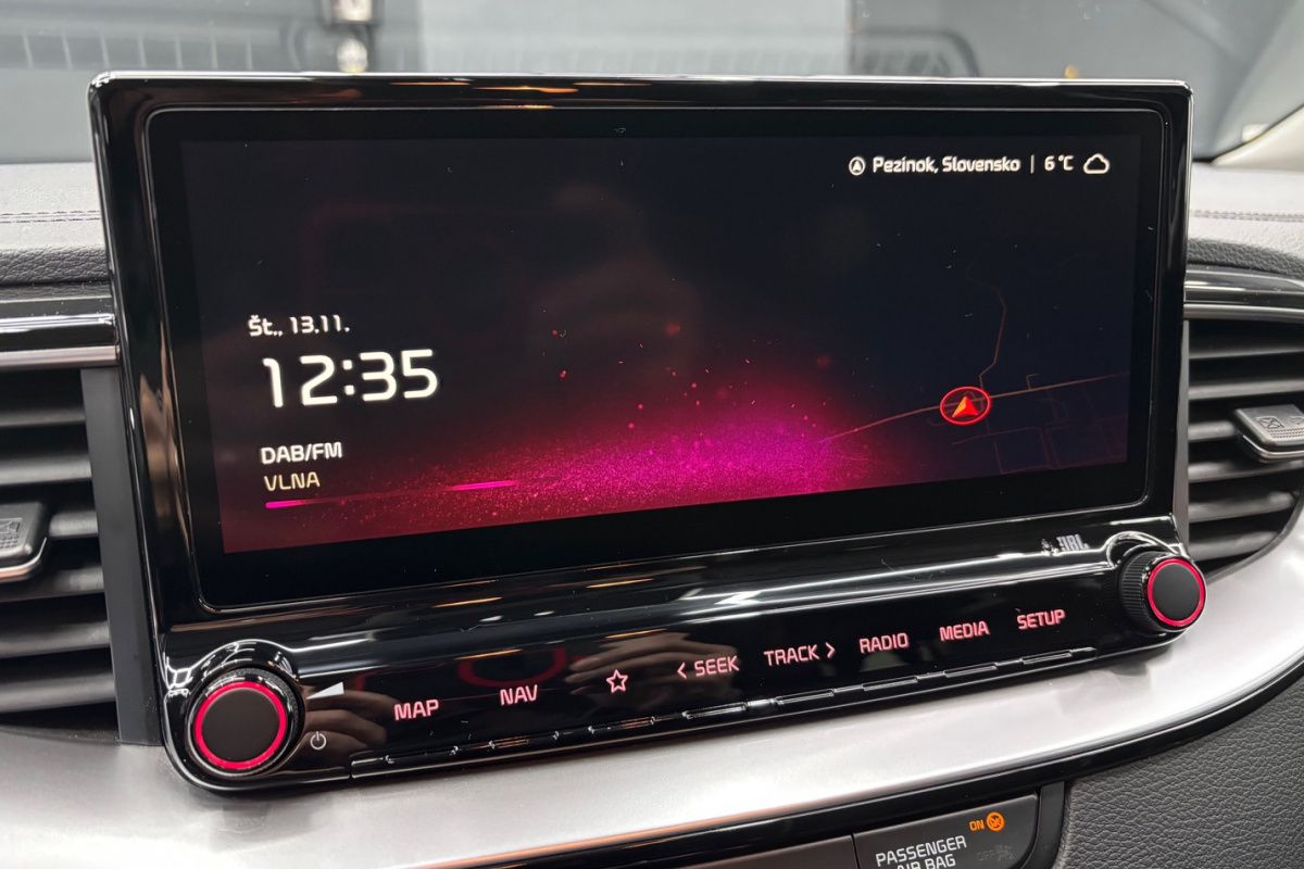 Ponuka vozidiel / Kia Ceed SW 1.6 CRDi MHEV Platinum A/T - video