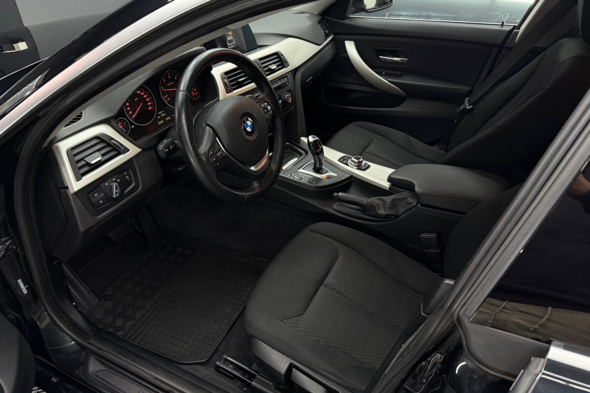 Ponuka vozidiel / BMW Rad 4 Gran Coupé 418d A/T - video Ponuka vozidiel / BMW Rad 4 Gran Coupé 418d A/T - video