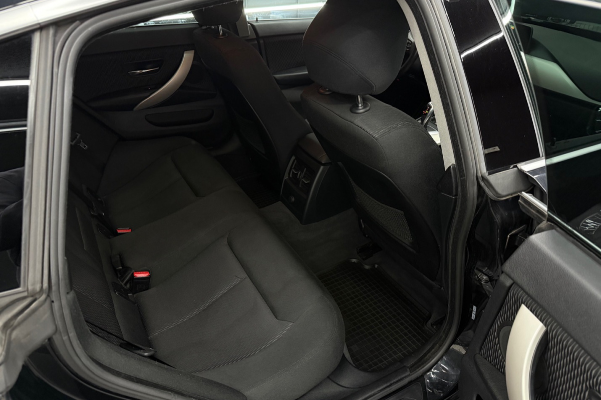 Ponuka vozidiel / BMW Rad 4 Gran Coupé 418d A/T - video