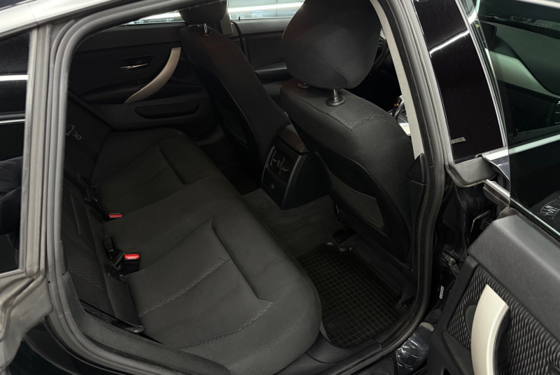 Ponuka vozidiel / BMW Rad 4 Gran Coupé 418d A/T - video Ponuka vozidiel / BMW Rad 4 Gran Coupé 418d A/T - video