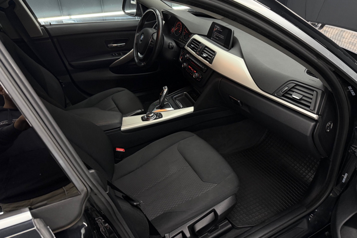 Ponuka vozidiel / BMW Rad 4 Gran Coupé 418d A/T - video