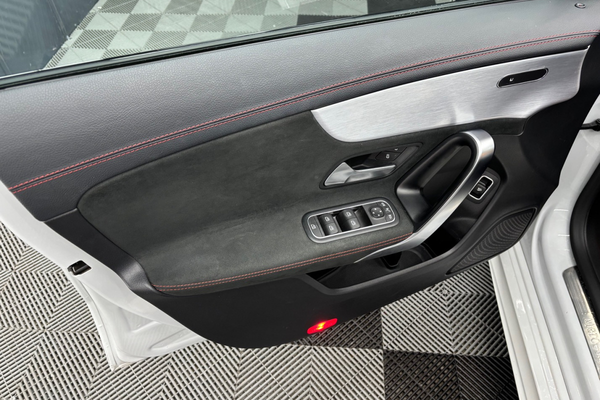 Ponuka vozidiel / Mercedes-Benz CLA Kupé 180 d A/T - video Ponuka vozidiel / Mercedes-Benz CLA Kupé 180 d A/T - video