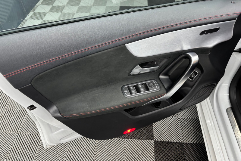 Ponuka vozidiel / Mercedes-Benz CLA Kupé 180 d A/T - video Ponuka vozidiel / Mercedes-Benz CLA Kupé 180 d A/T - video