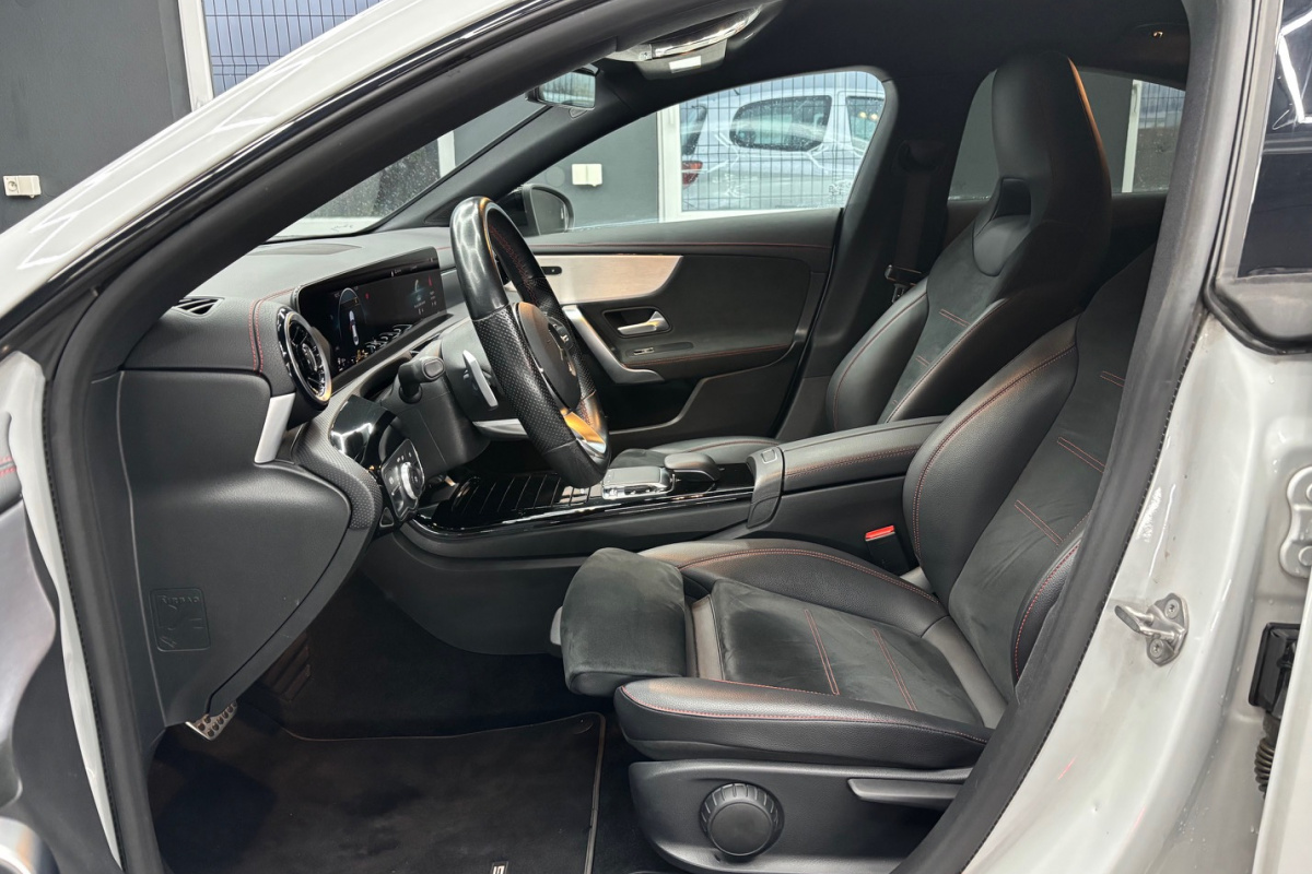 Ponuka vozidiel / Mercedes-Benz CLA Kupé 180 d A/T - video