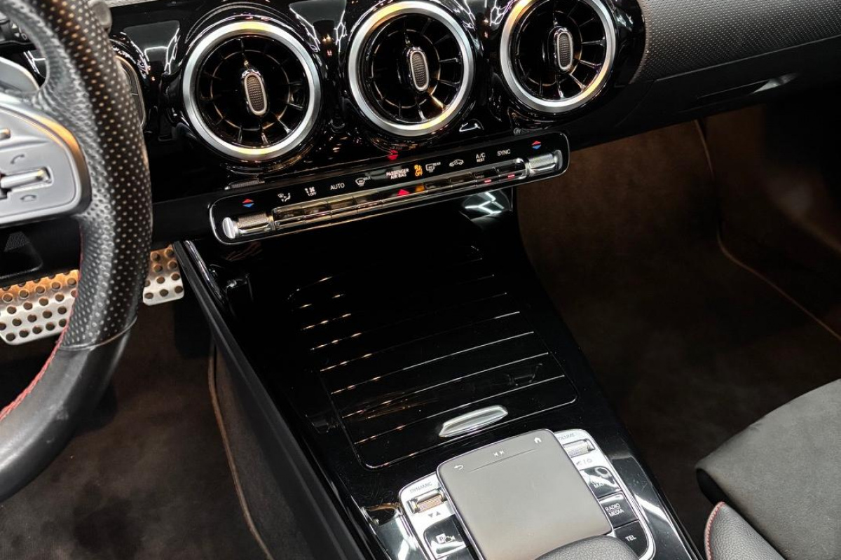 Ponuka vozidiel / Mercedes-Benz CLA Kupé 180 d A/T - video Ponuka vozidiel / Mercedes-Benz CLA Kupé 180 d A/T - video