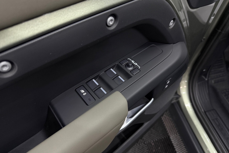  Ponuka vozidiel / Land Rover Defender 110 3.0D I6 D200 MHEV S A/T AWD - video