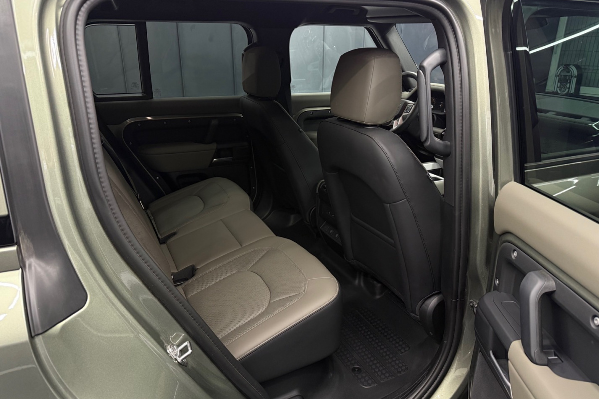 Ponuka vozidiel / Land Rover Defender 110 3.0D I6 D200 MHEV S A/T AWD - video Ponuka vozidiel / Land Rover Defender 110 3.0D I6 D200 MHEV S A/T AWD - video