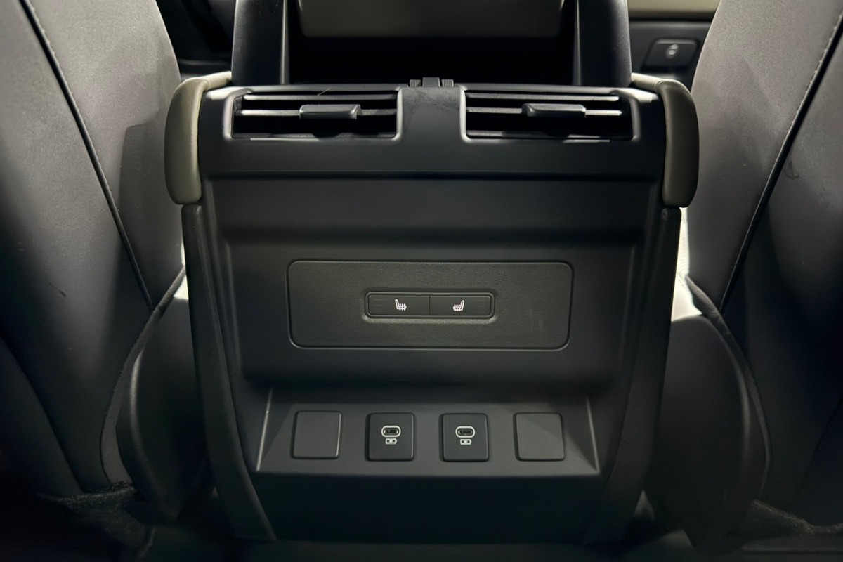 Ponuka vozidiel / Land Rover Defender 110 3.0D I6 D200 MHEV S A/T AWD - video Ponuka vozidiel / Land Rover Defender 110 3.0D I6 D200 MHEV S A/T AWD - video