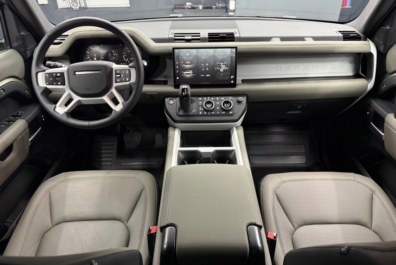 Ponuka vozidiel / Land Rover Defender 110 3.0D I6 D200 MHEV S A/T AWD - video Ponuka vozidiel / Land Rover Defender 110 3.0D I6 D200 MHEV S A/T AWD - video