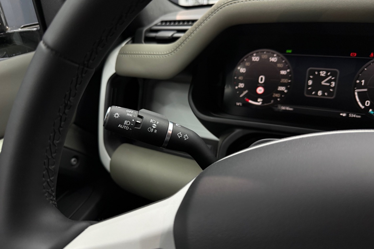 Ponuka vozidiel / Land Rover Defender 110 3.0D I6 D200 MHEV S A/T AWD - video