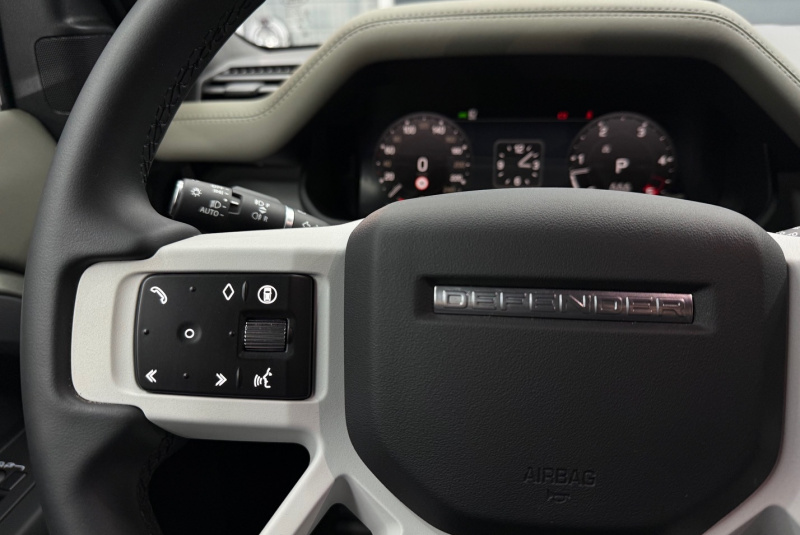  Ponuka vozidiel / Land Rover Defender 110 3.0D I6 D200 MHEV S A/T AWD - video