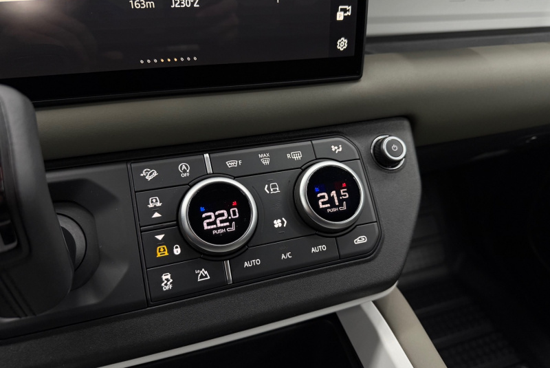  Ponuka vozidiel / Land Rover Defender 110 3.0D I6 D200 MHEV S A/T AWD - video