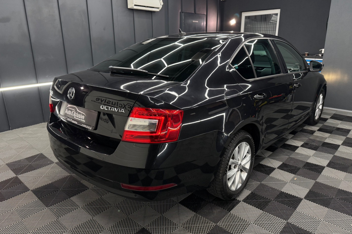 Ponuka vozidiel / Škoda Octavia 1.6 TDI 115k Ambition DSG - video