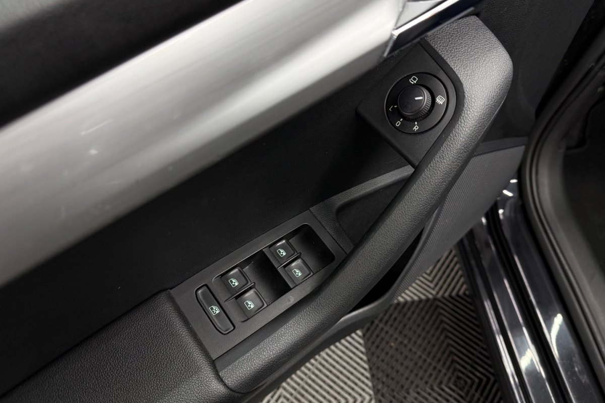 Ponuka vozidiel / Škoda Octavia 1.6 TDI 115k Ambition DSG - video