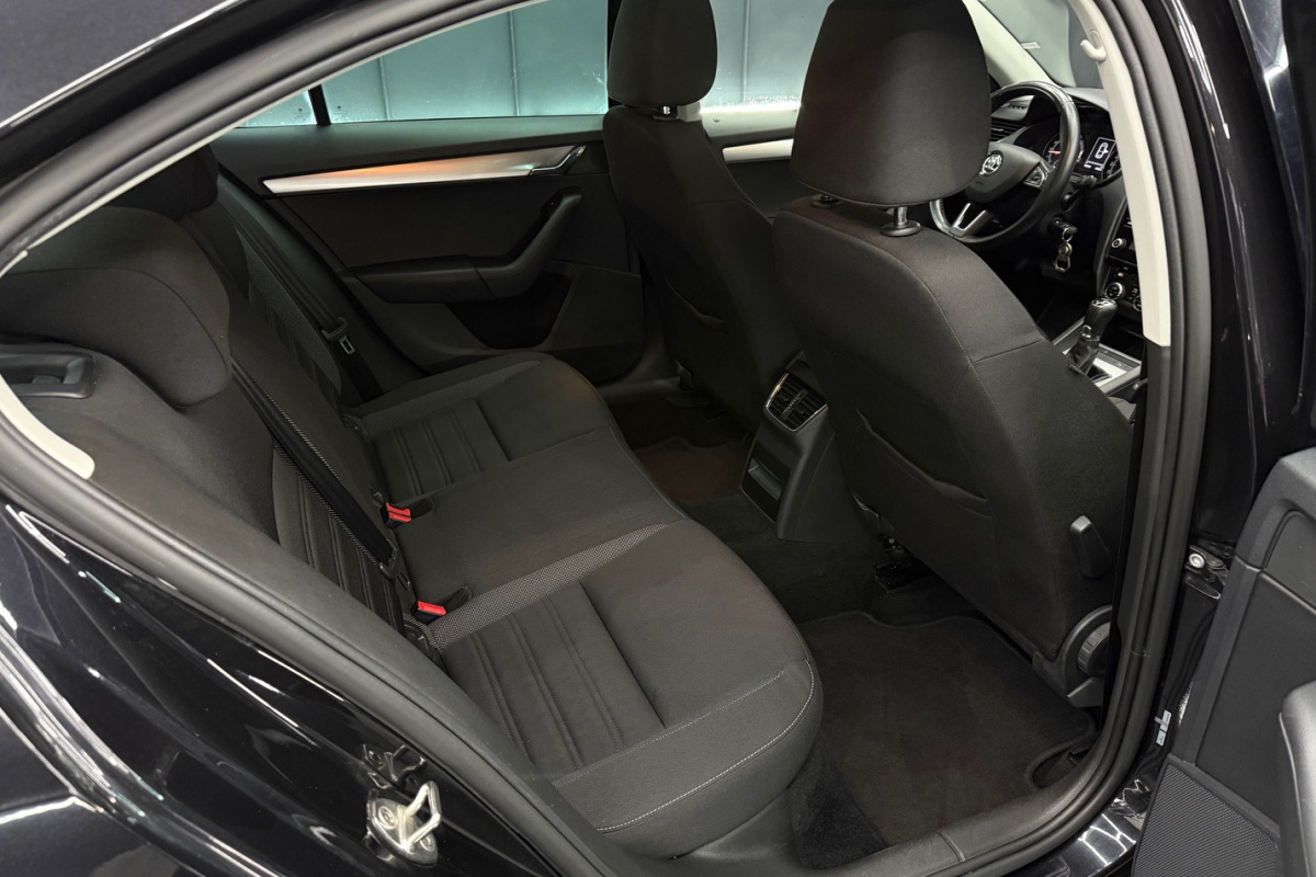 Ponuka vozidiel / Škoda Octavia 1.6 TDI 115k Ambition DSG - video