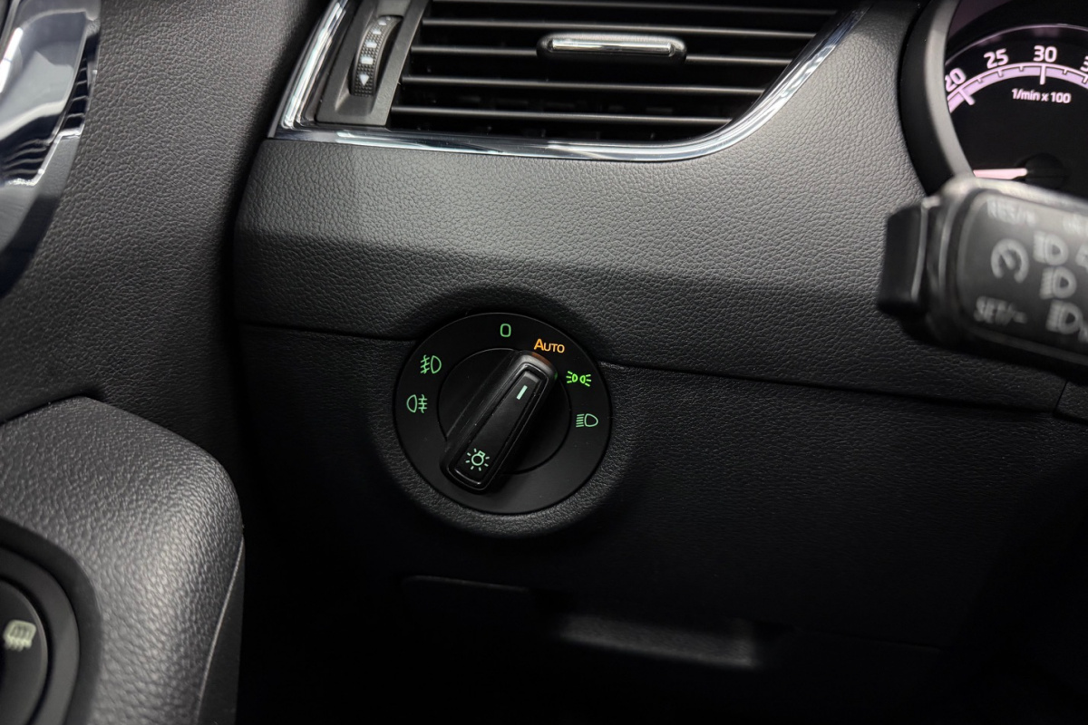 Ponuka vozidiel / Škoda Octavia 1.6 TDI 115k Ambition DSG - video