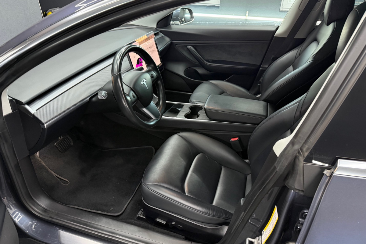 Ponuka vozidiel / Tesla Model 3 Long Range Dual Motor AWD - video Ponuka vozidiel / Tesla Model 3 Long Range Dual Motor AWD - video