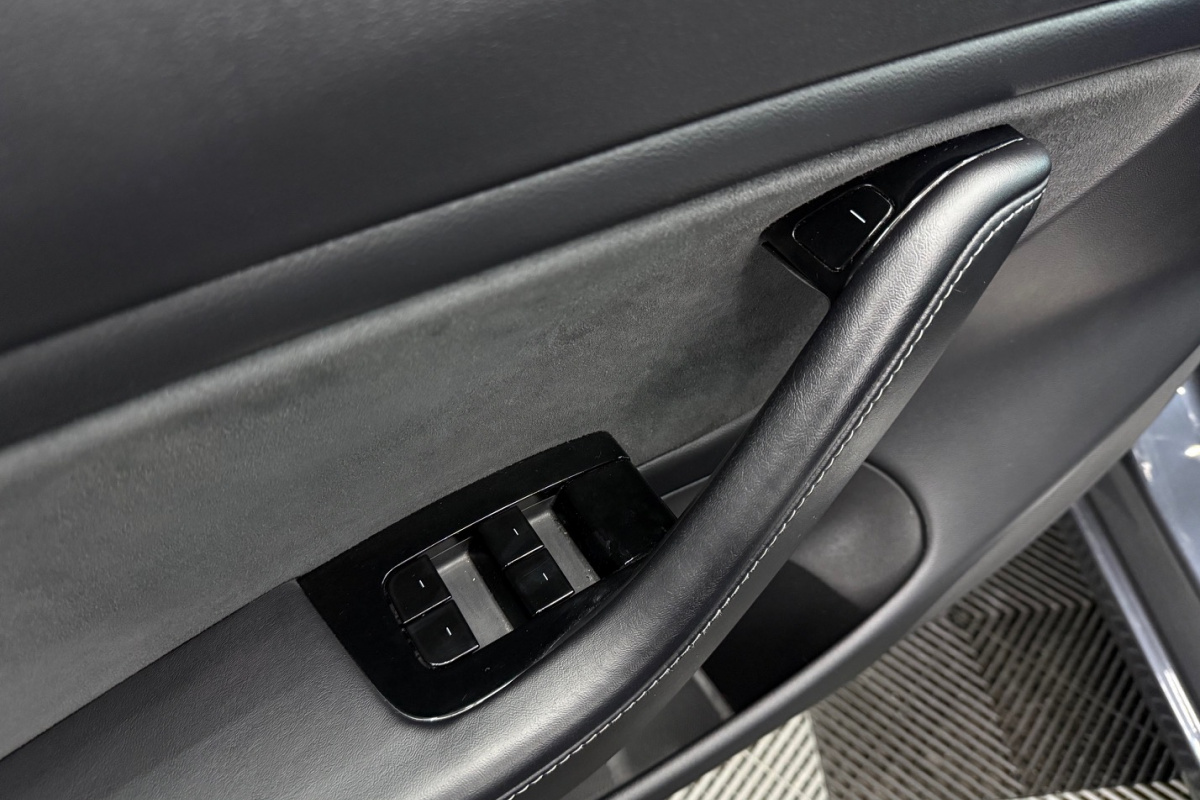 Ponuka vozidiel / Tesla Model 3 Long Range Dual Motor AWD - video Ponuka vozidiel / Tesla Model 3 Long Range Dual Motor AWD - video