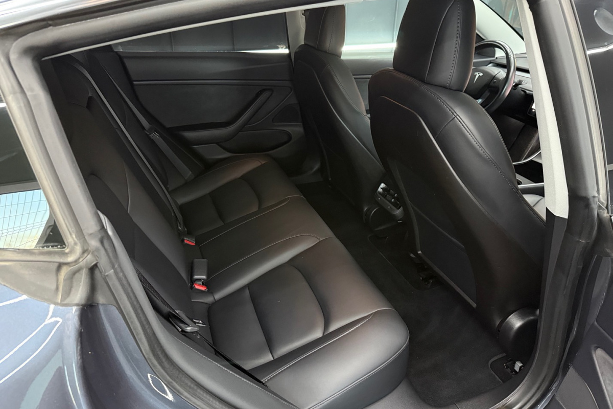 Ponuka vozidiel / Tesla Model 3 Long Range Dual Motor AWD - video Ponuka vozidiel / Tesla Model 3 Long Range Dual Motor AWD - video