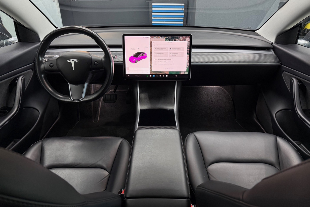 Ponuka vozidiel / Tesla Model 3 Long Range Dual Motor AWD - video Ponuka vozidiel / Tesla Model 3 Long Range Dual Motor AWD - video