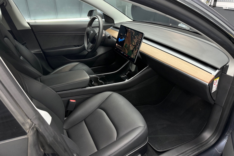  Ponuka vozidiel / Tesla Model 3 Long Range Dual Motor AWD - video