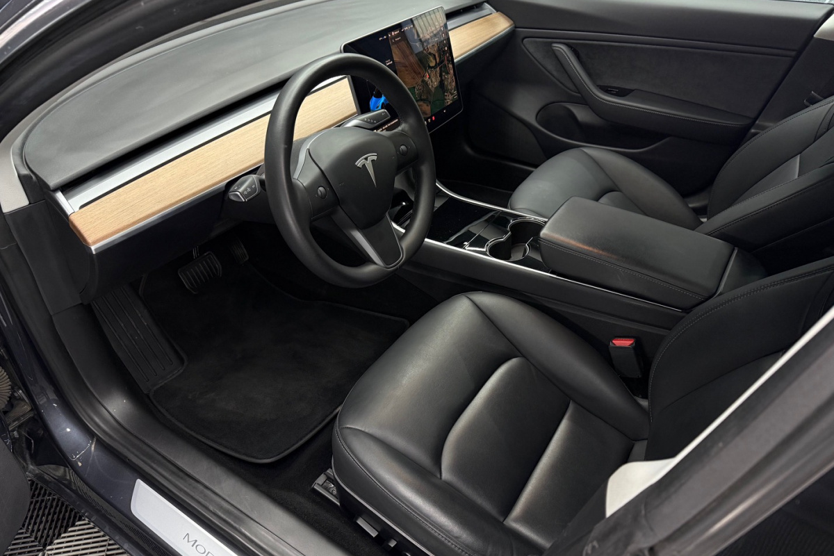 Ponuka vozidiel / Tesla Model 3 Long Range Dual Motor AWD - video