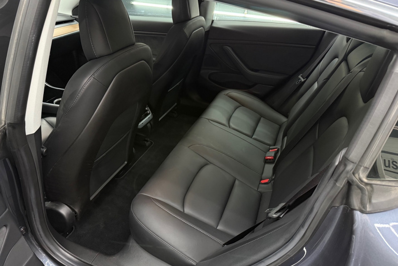 Ponuka vozidiel / Tesla Model 3 Long Range Dual Motor AWD - video Ponuka vozidiel / Tesla Model 3 Long Range Dual Motor AWD - video