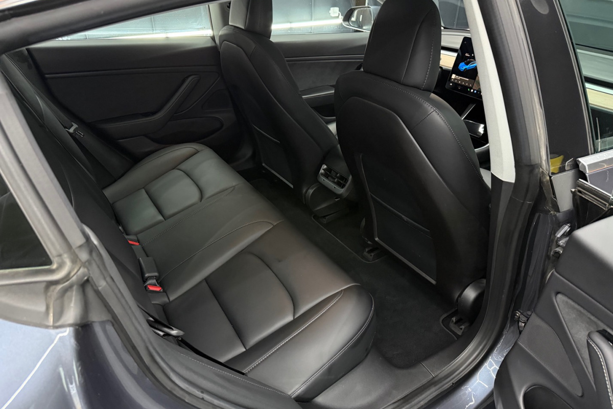 Ponuka vozidiel / Tesla Model 3 Long Range Dual Motor AWD - video Ponuka vozidiel / Tesla Model 3 Long Range Dual Motor AWD - video