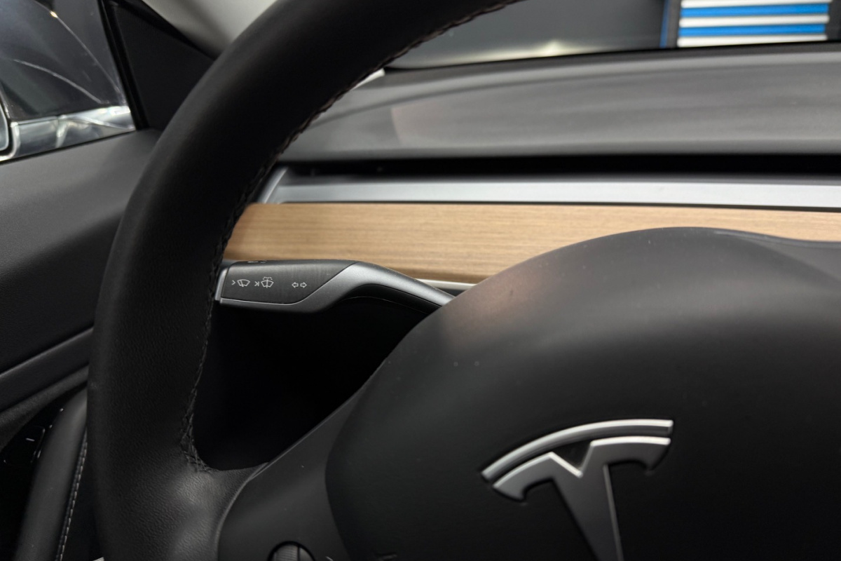 Ponuka vozidiel / Tesla Model 3 Long Range Dual Motor AWD - video