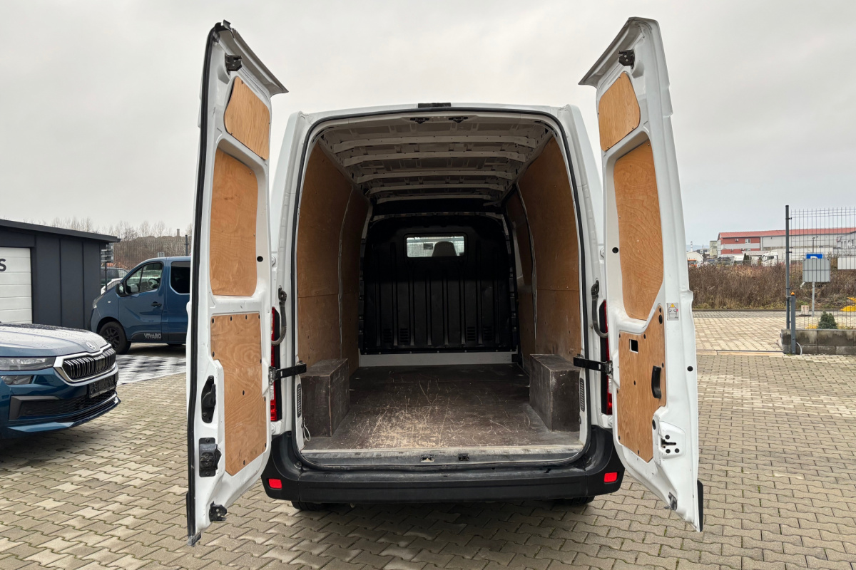 Ponuka vozidiel / Renault Master 2.3 DCi L3H2 - video