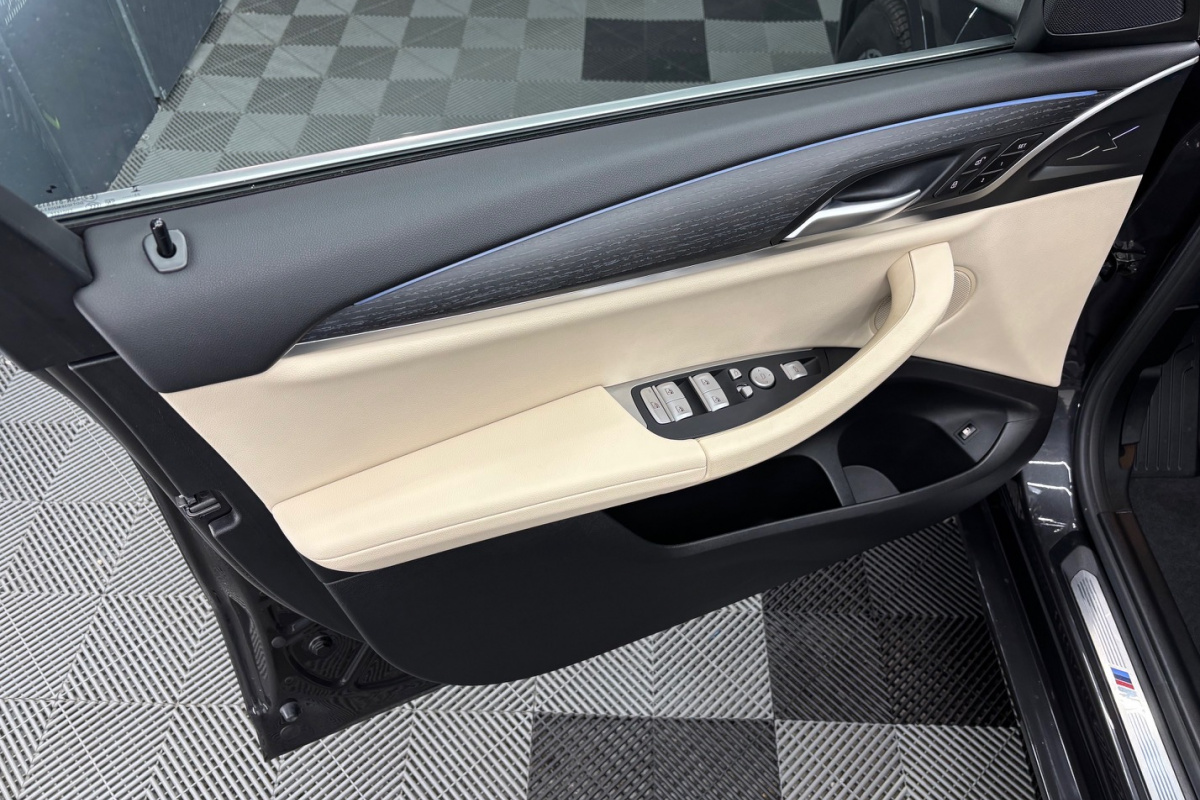 Ponuka vozidiel / BMW X3 xDrive30e M-PACKET PLUG-IN HYBRID - video Ponuka vozidiel / BMW X3 xDrive30e M-PACKET PLUG-IN HYBRID - video