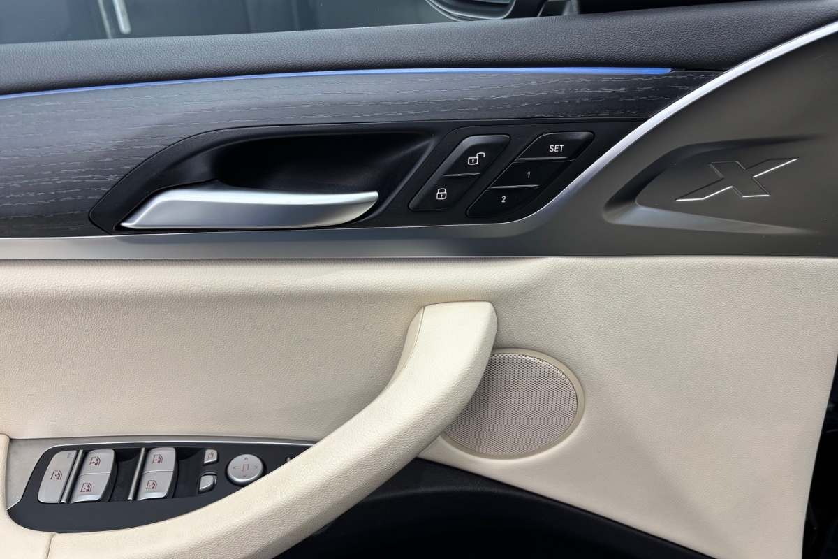 Ponuka vozidiel / BMW X3 xDrive30e M-PACKET PLUG-IN HYBRID - video