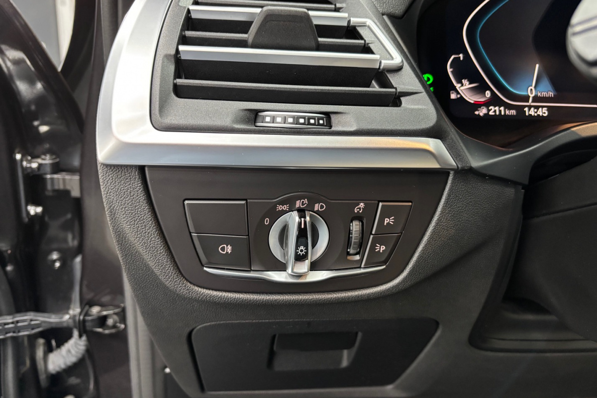 Ponuka vozidiel / BMW X3 xDrive30e M-PACKET PLUG-IN HYBRID - video Ponuka vozidiel / BMW X3 xDrive30e M-PACKET PLUG-IN HYBRID - video