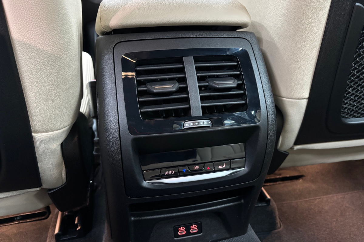 Ponuka vozidiel / BMW X3 xDrive30e M-PACKET PLUG-IN HYBRID - video