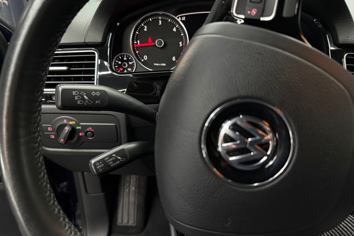 Ponuka vozidiel / Volkswagen Touareg II 3.0 V6 TDI BlueMotion Technology - video Ponuka vozidiel / Volkswagen Touareg II 3.0 V6 TDI BlueMotion Technology - video